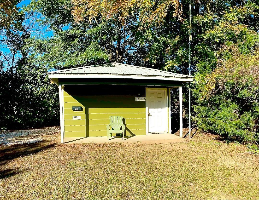 Laundry facility at Paris Live Oaks RV Parks